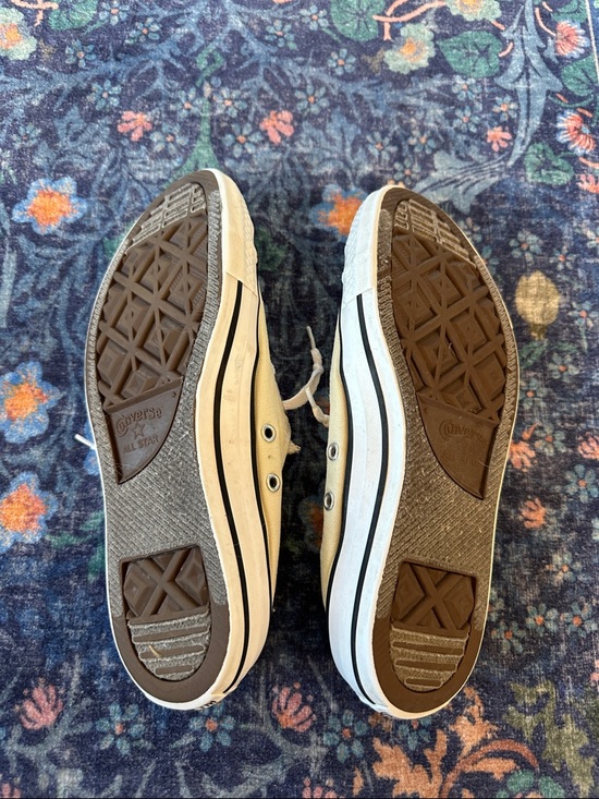 Converse Low Top Sneakers in gray/cream and Black Trim size 9 - Picture 7 of 8